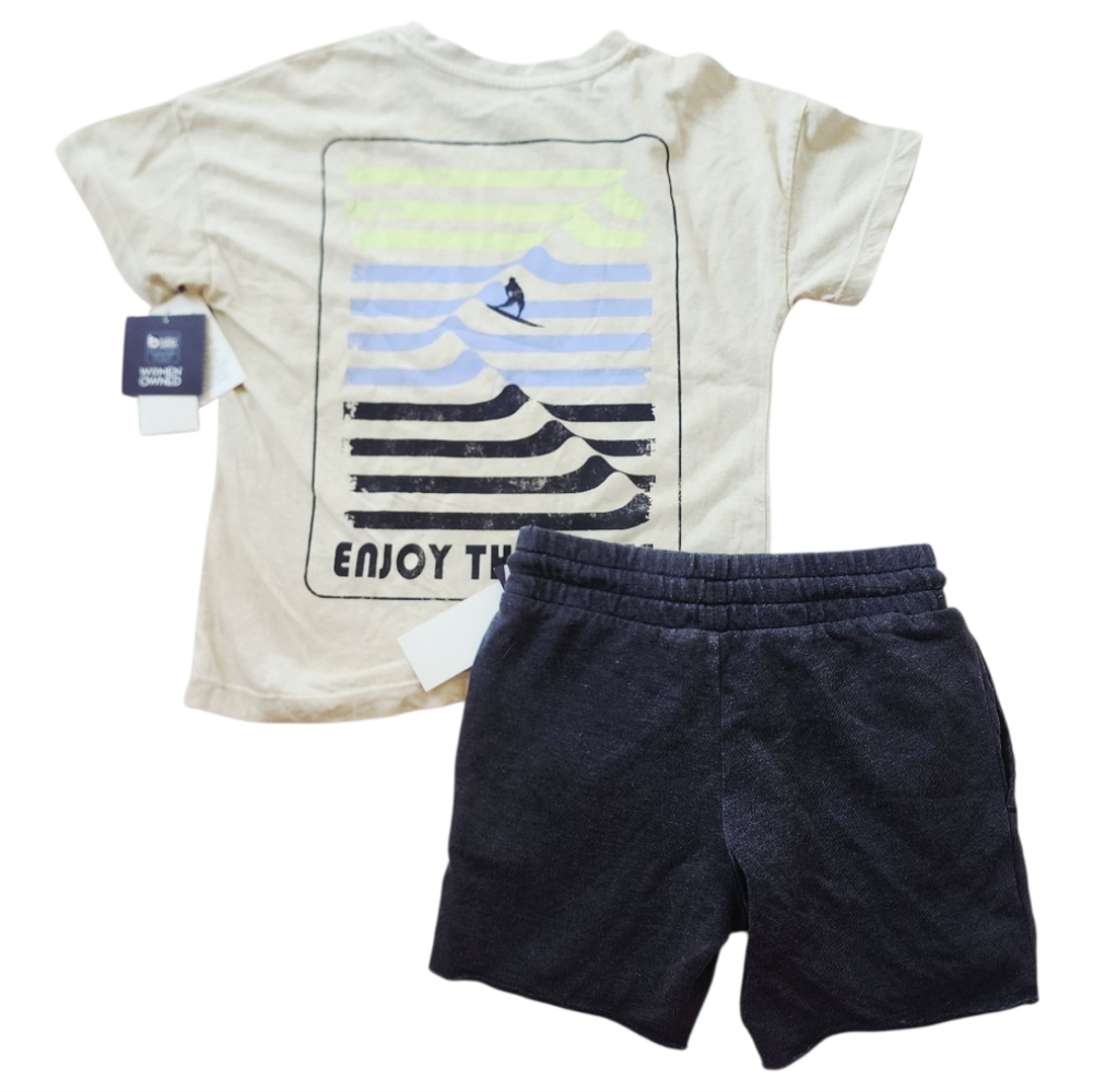 Set Graphic Tee and Shorts Size XS 4-5